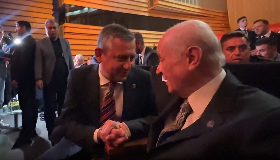 Resepsiyonda samimi sohbet