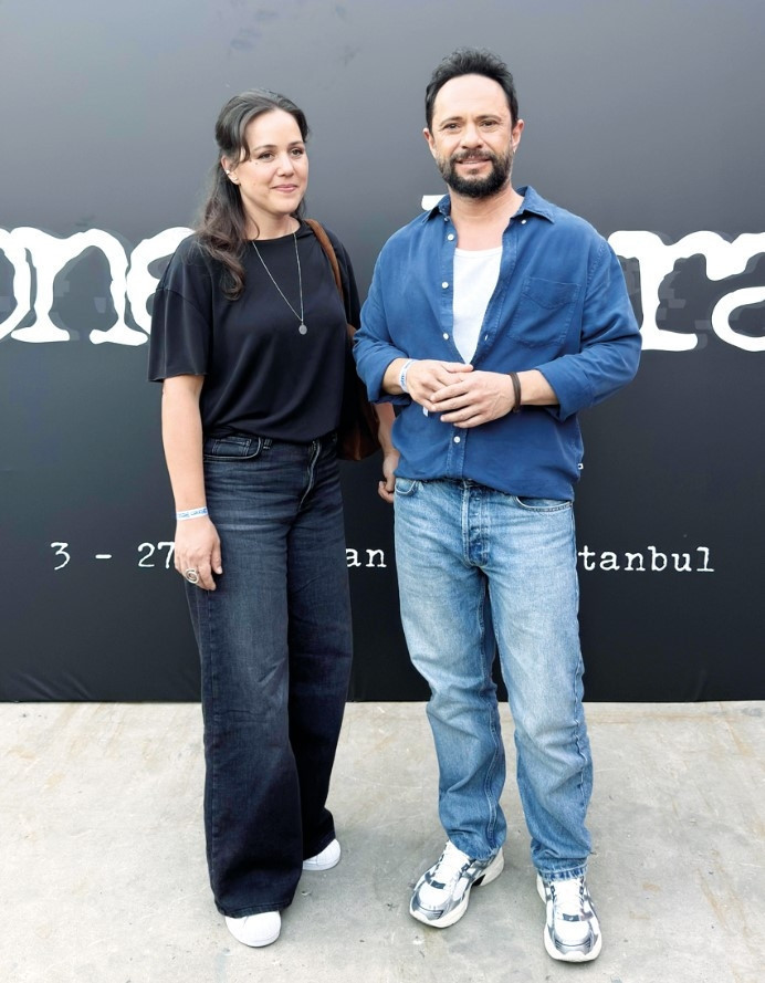 Kraliçe geri döndü Konser vermesi için yalvardık