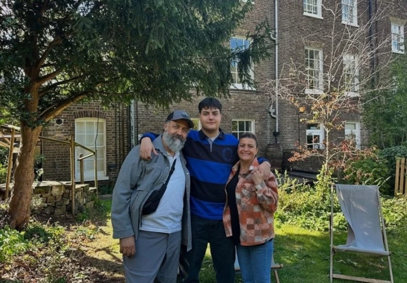 Oğlum İngiltere Rochester Independent College’den kabul aldı Oğlum İngiltere Rochester Independent College’den kabul aldı