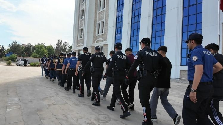 Sosyal medyada silah teşhirine 14 gözaltı