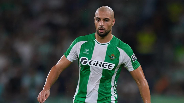 Fenerbahçe'de Amrabat'ın Geleceği Belirsiz