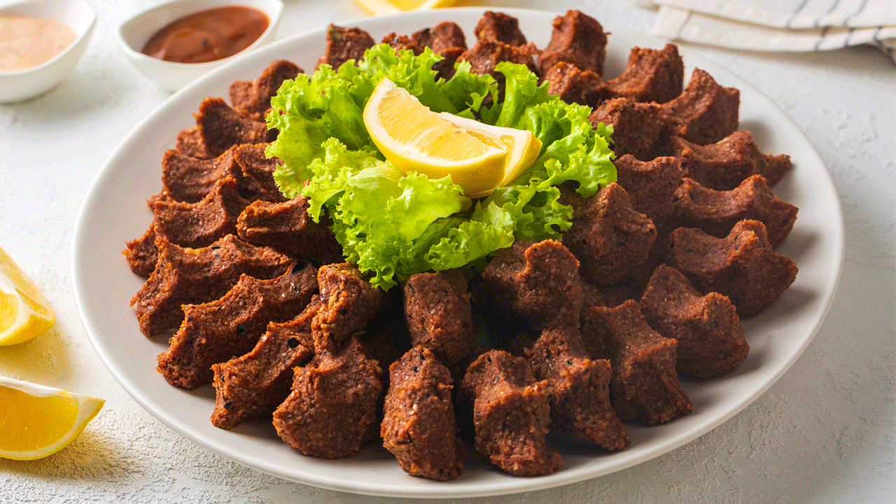 Etli çiğ köfte nasıl yapılır Yanına ne gider