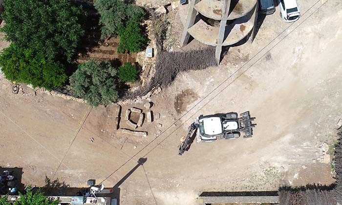 Üzerinde 4 kişinin ismi yazıyor Dedelerimiz anlatıyordu hep Üzerinde 4 kişinin ismi yazıyor Dedelerimiz anlatıyordu hep