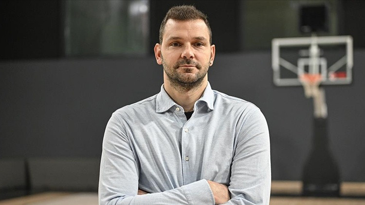 Galatasaray, sportif direktör Vladimir Micov ile yollarını ayırdı