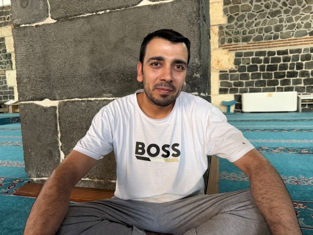 Diyarbakırda 40 derece sıcaktan bunalanlar camilerde uyudu