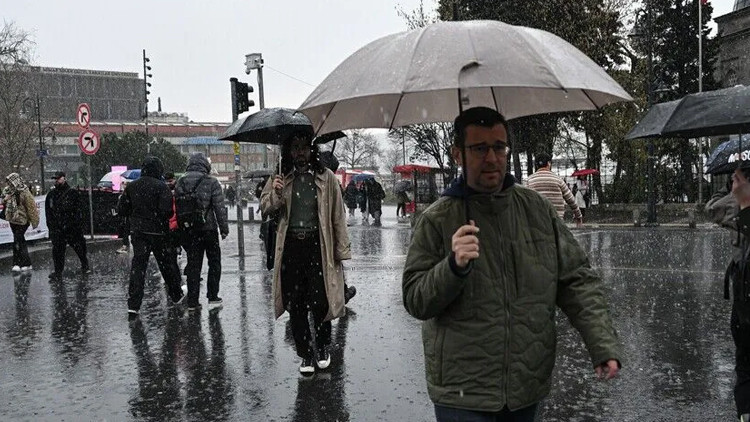 AKOM'dan İstanbul için kuvvetli sağanak ve dolu uyarısı