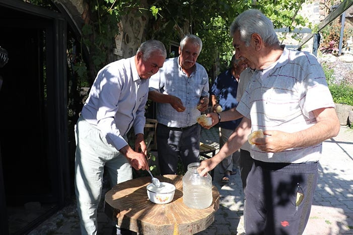  Gelene gidene dağıtıyorlar Burayı merak edenler gelsin