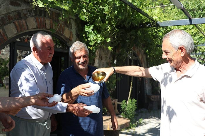  Gelene gidene dağıtıyorlar Burayı merak edenler gelsin