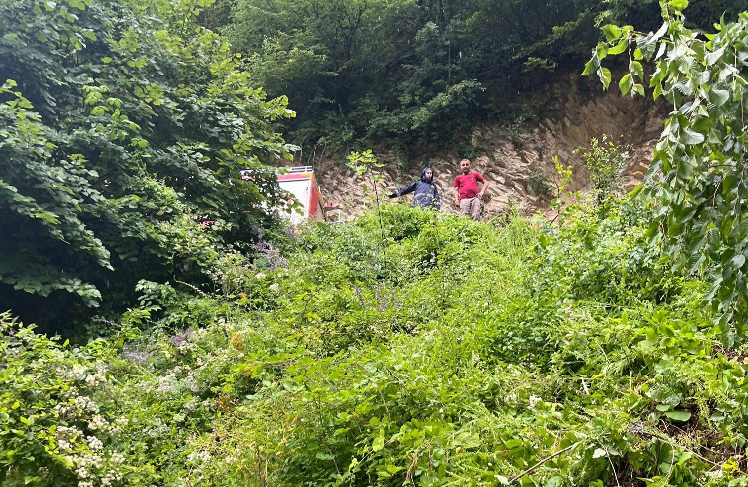 Cumayeri Haberleri - Dere yatağına uçan otomobilin sürücüsü öldü - Düzce Haberleri