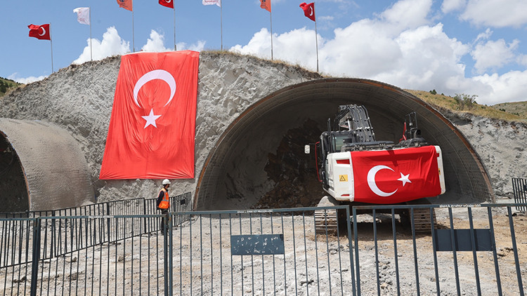 13 keskin viraj tarih oluyor! Bakan Uraloğlu dev projenin tarihini açıkladı