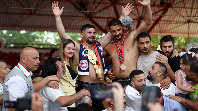 Erkan Taş, Kırkpınar'da Feyzullah Aktürk'ü Yenerek Başpehlivan Oldu