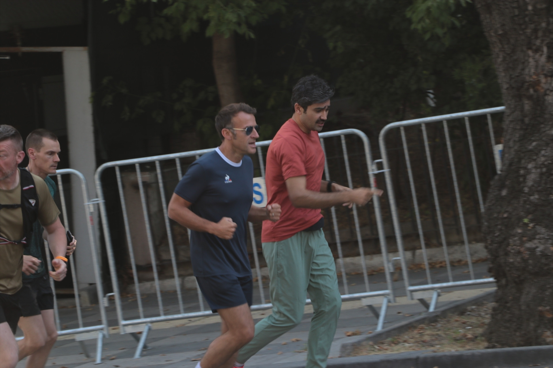 Macron, Seğmenler Parkında koştu
