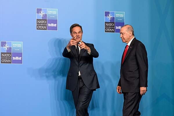 Erdoğan liderleri karşıladı, aile fotoğrafı çekildi NATO Liderler Zirvesinden dikkat çeken kareler...
