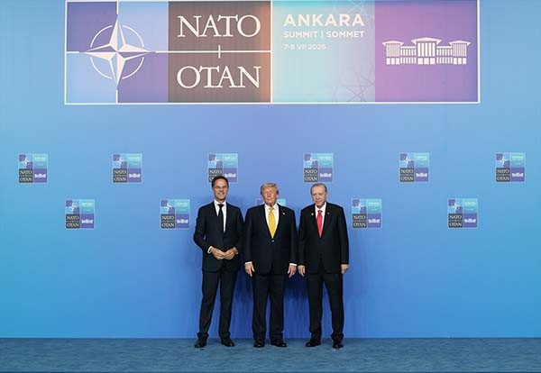 Erdoğan liderleri karşıladı, aile fotoğrafı çekildi NATO Liderler Zirvesinden dikkat çeken kareler...