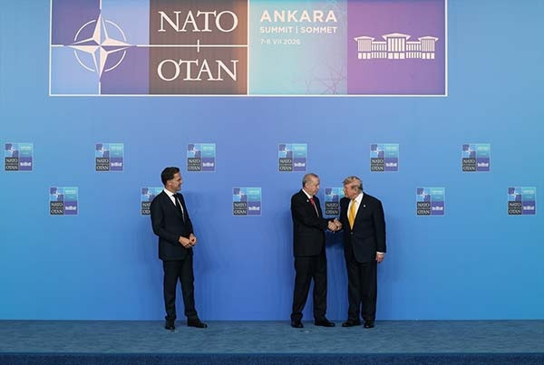 Erdoğan liderleri karşıladı, aile fotoğrafı çekildi NATO Liderler Zirvesinden dikkat çeken kareler...