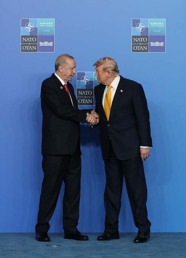 Erdoğan liderleri karşıladı, aile fotoğrafı çekildi NATO Liderler Zirvesinden dikkat çeken kareler...