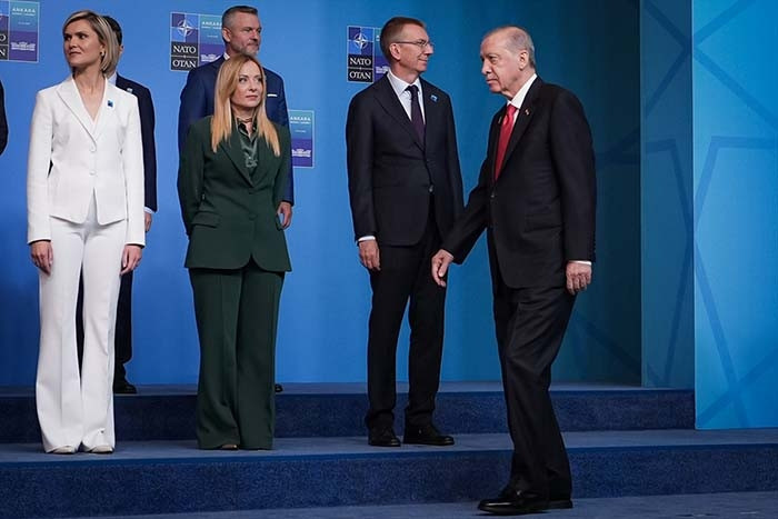 Erdoğan liderleri karşıladı, aile fotoğrafı çekildi NATO Liderler Zirvesinden dikkat çeken kareler...
