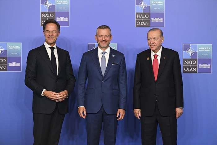 Erdoğan liderleri karşıladı, aile fotoğrafı çekildi NATO Liderler Zirvesinden dikkat çeken kareler...