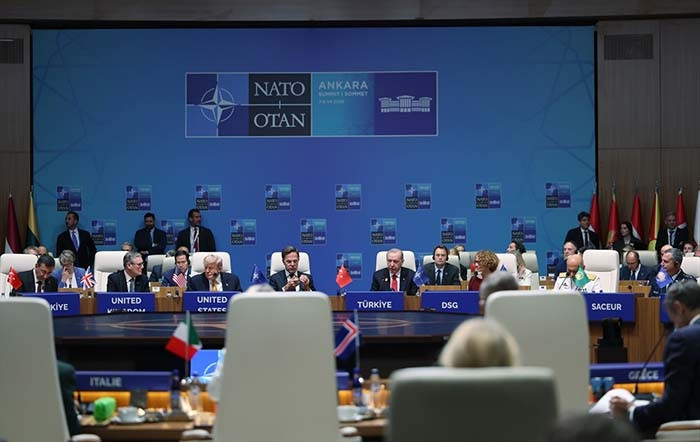 Erdoğan liderleri karşıladı, aile fotoğrafı çekildi NATO Liderler Zirvesinden dikkat çeken kareler...