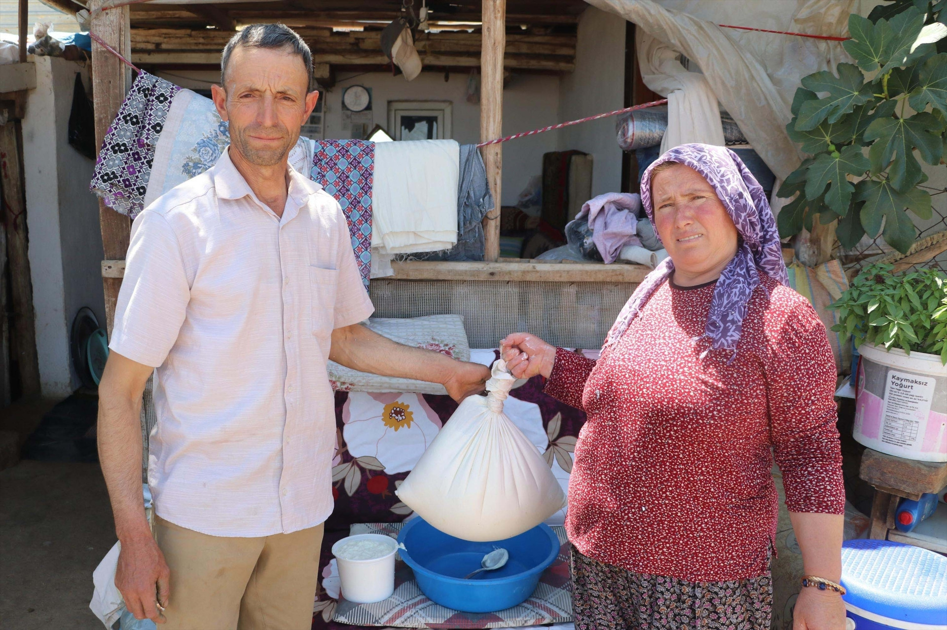 NATO Liderler Zirvesi menüsünde yer almıştı Bizim için gurur verici oldu... | Yanık Denizli Yoğurdunun hazırlanması 2 gün sürüyor NATO Liderler Zirvesi menüsünde yer almıştı Bizim için gurur verici oldu... | Yanık Denizli Yoğurdunun hazırlanması 2 gün sürüyor