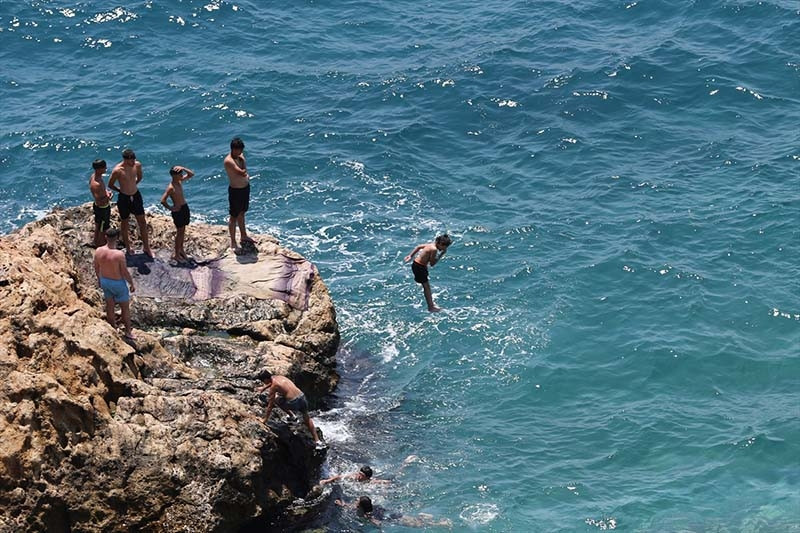 Antalyada sıcaktan bunalanlar Kar Dünyasında kış mevsimini yaşıyor Deniz ve sahil hayali kurarken kendimizi karlar içerisinde bulduk Antalyada sıcaktan bunalanlar Kar Dünyasında kış mevsimini yaşıyor Deniz ve sahil hayali kurarken kendimizi karlar içerisinde bulduk