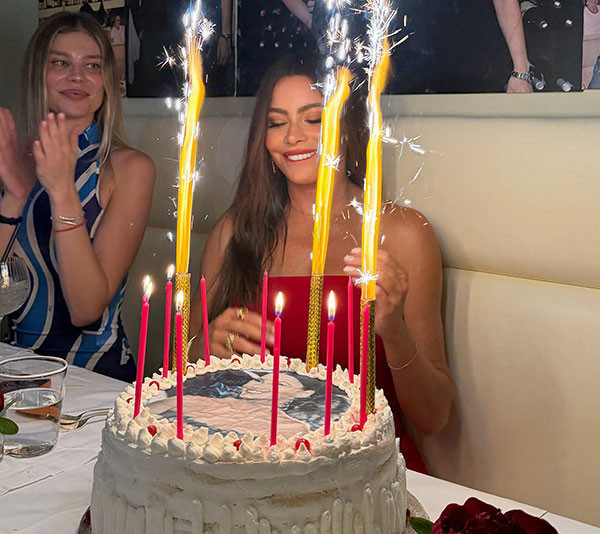 54 yaşında olduğuna kim inanır Doğum günü pozları lüks yat tatilinden geldi 54 yaşında olduğuna kim inanır Doğum günü pozları lüks yat tatilinden geldi