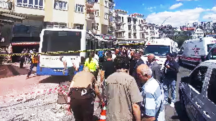 Ankara otobüs sürücünün kontrolünden çıkarak iş yerine girdi