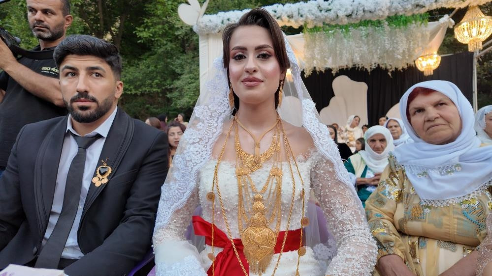 35 koyun kesildi, 6 milyon lira değerinde takı takıldı: Adetlerimiz çok güzel 35 koyun kesildi, 6 milyon lira değerinde takı takıldı: Adetlerimiz çok güzel