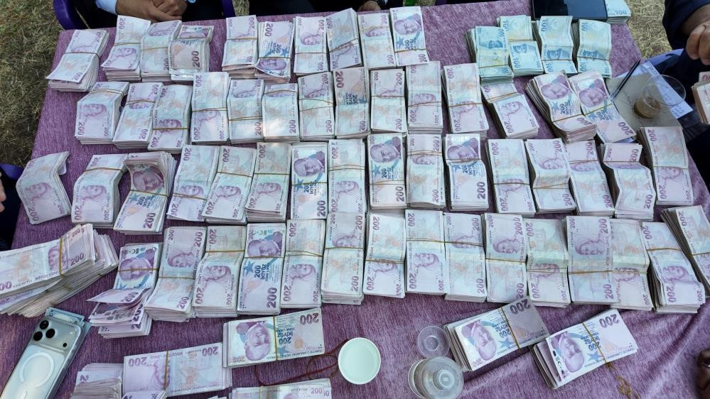 35 koyun kesildi, 6 milyon lira değerinde takı takıldı: Adetlerimiz çok güzel 35 koyun kesildi, 6 milyon lira değerinde takı takıldı: Adetlerimiz çok güzel