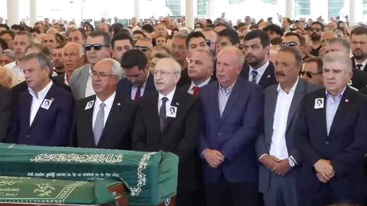 Son dakika… Kılıçdaroğlu ve Özel cenazede yan yana