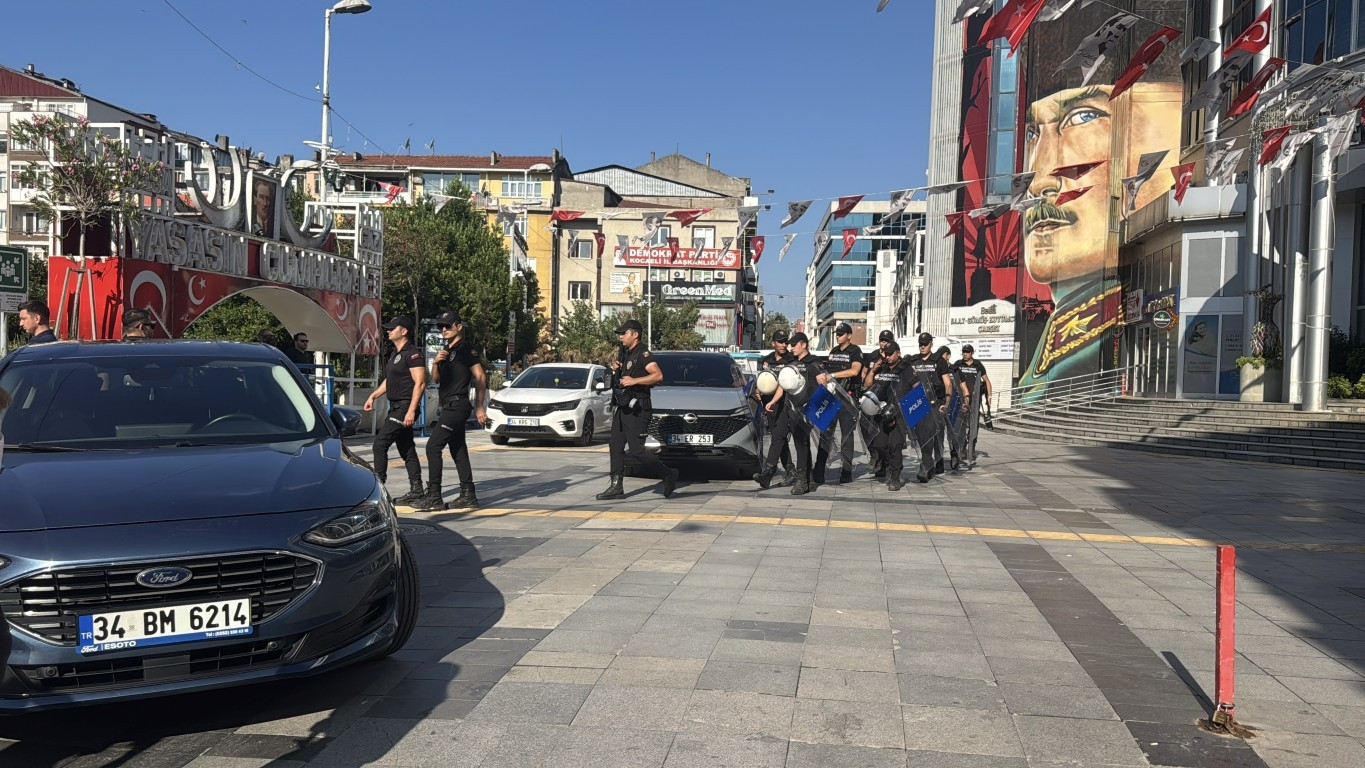 İzmit Belediyesine yönelik yolsuzluk soruşturmasında çok sayıda gözaltı