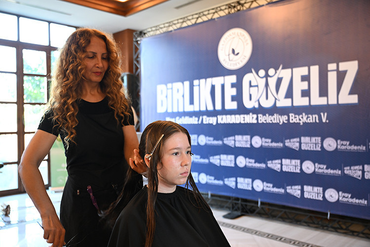 Gaziosmanpaşa'da 'Birlikte Güzeliz' Hareketi: Gönüllü Kuaförler Çocukların Yüzünü Güldürdü