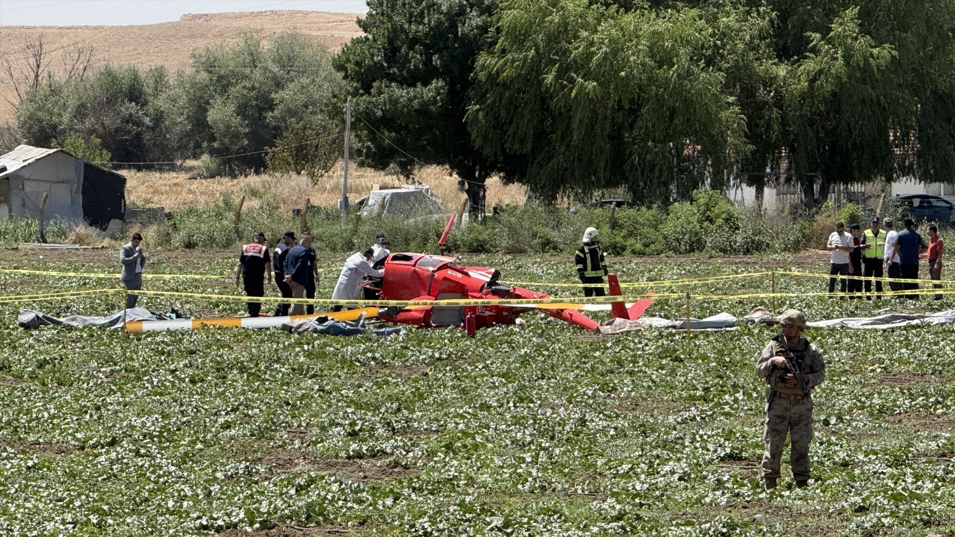 Eğitim helikopteri düştü Kaza yerinden görüntüler