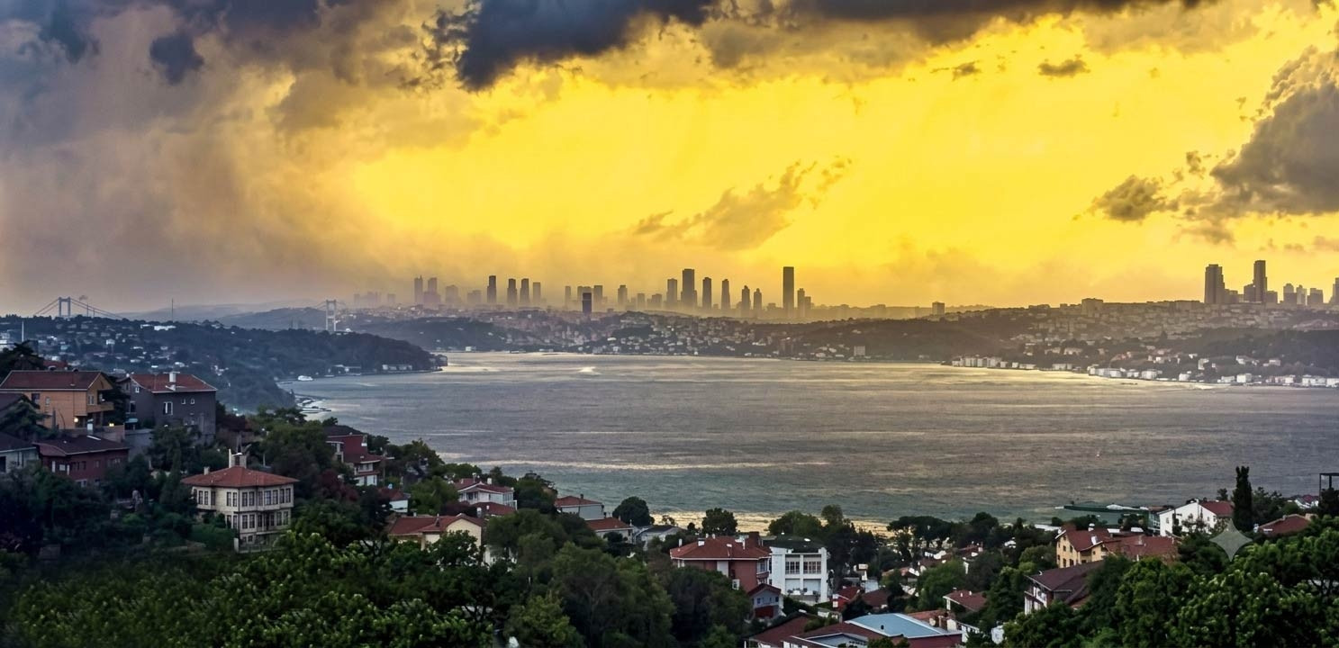 İstanbul’u fırtına vurdu