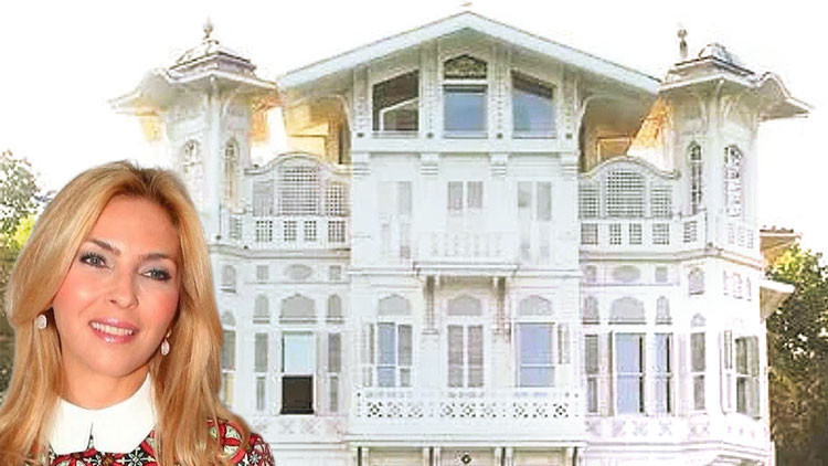 Arzu Sabancı yalısını gezdirdi