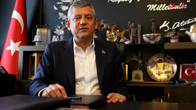 Siyasette Deprem: Özgür Özel CHP'den İstifa Ederek 'YENİ Parti'yi Kurdu