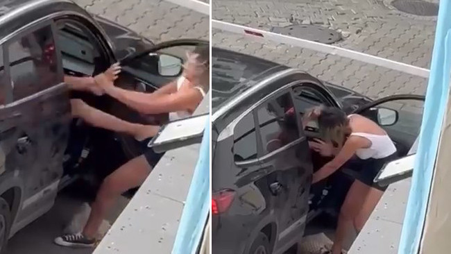 Kadıköy'de inanılmaz görüntü: Birbirlerinin saçlarını çekip tekme attılar!