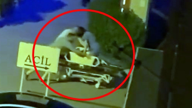 Bursa’da otomobilin çarptığı ağır yaralının duran kalbi sedye üzerinde çalıştırıldı