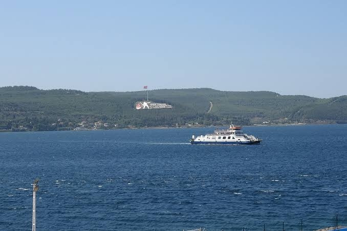 Çanakkale Boğazı'nda yük gemisi karaya oturdu... Boğaz trafiğe kapatıldı