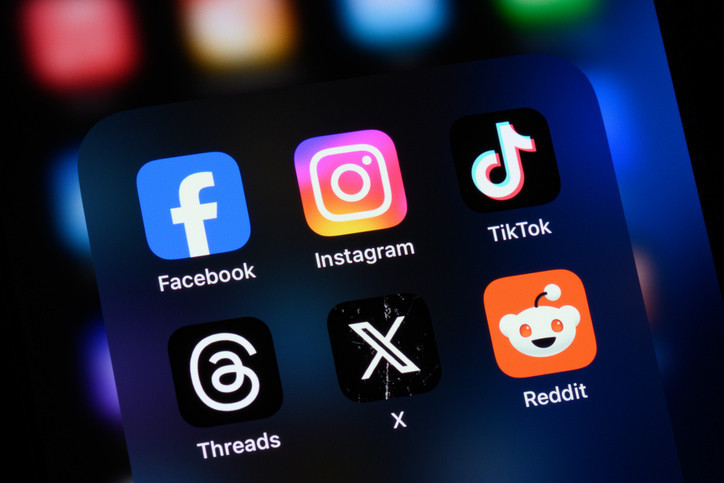 INSTAGRAM ÇÖKTÜ MÜ