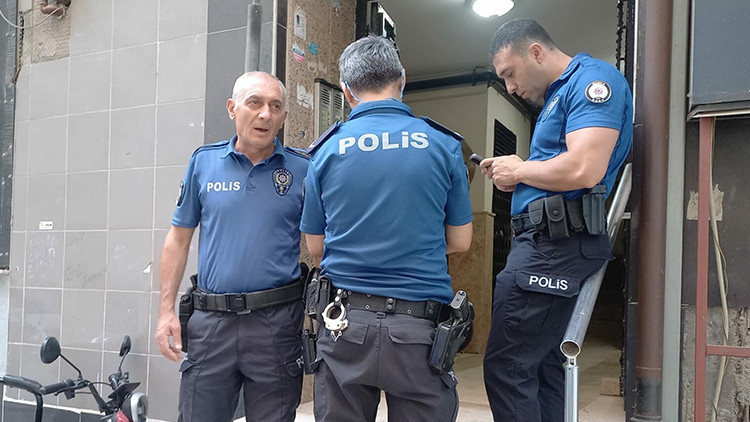 Yalnız Yaşayan Emekli Bekçinin Ölümü Ortaya Çıktı: Korkunç Koku Korkunç Gerçeği Açıkladı