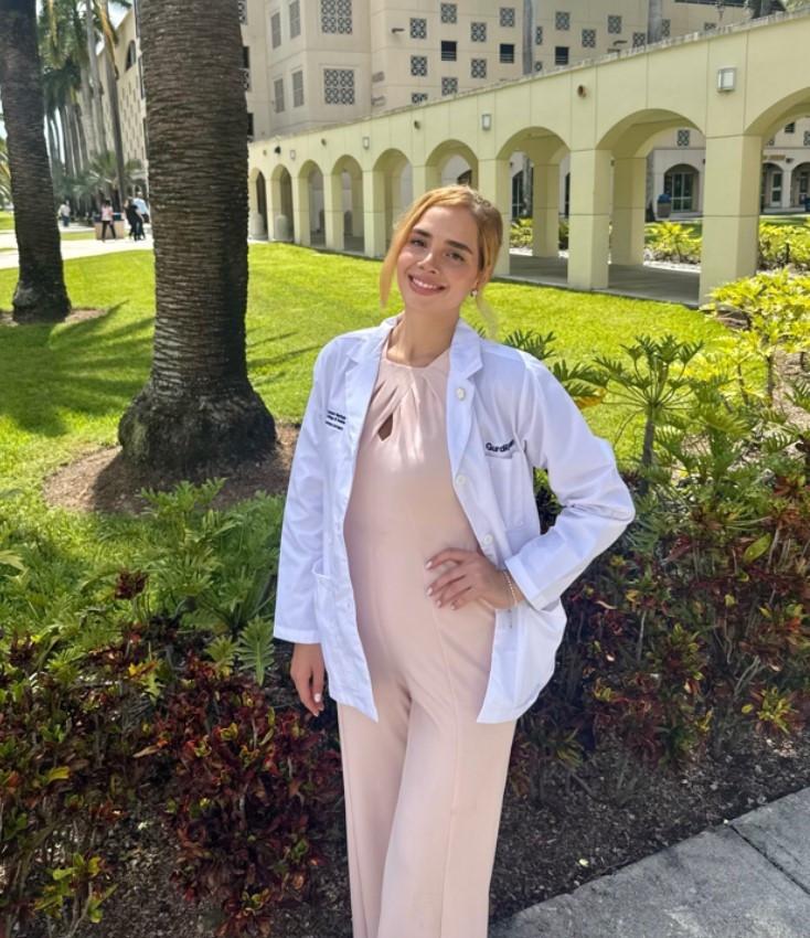 Neşe Erberkin gurur günü Kızı Selin Gurdikyan beyaz önlüğünü giydi