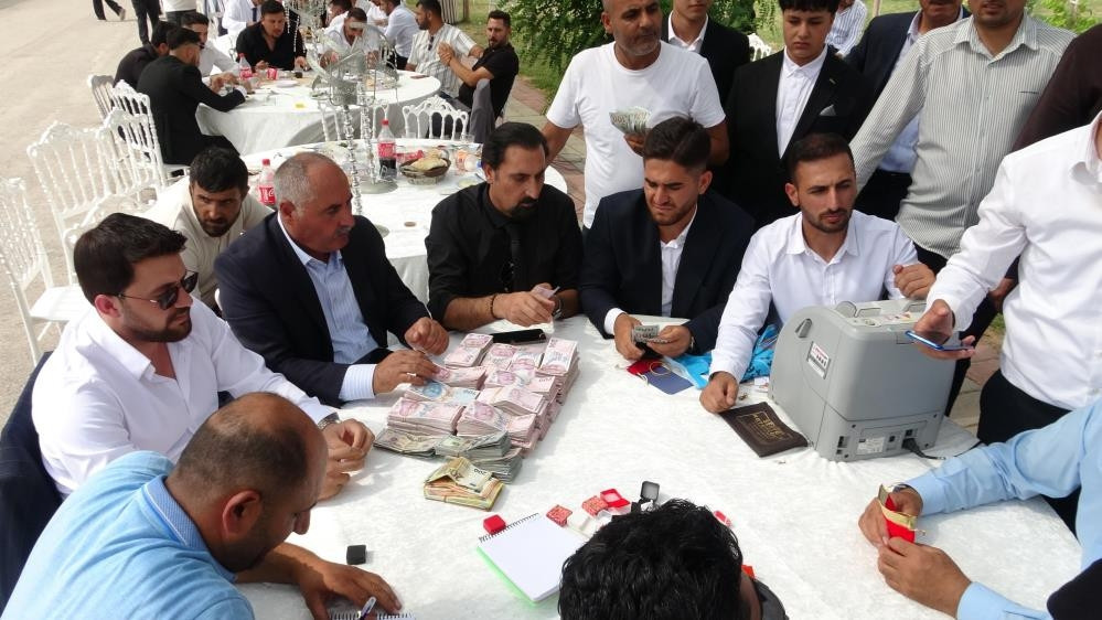 Yarım tondan fazla et tüketildi 20 milyon TL ve kilolarca altın takıldı: Sonsuz teşekkürler