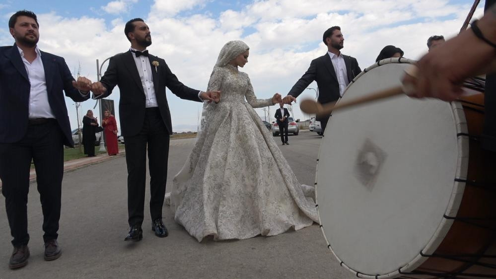Yarım tondan fazla et tüketildi 20 milyon TL ve kilolarca altın takıldı: Sonsuz teşekkürler