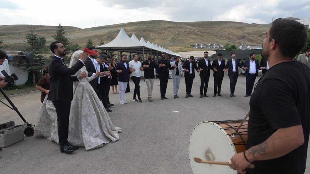 Yarım tondan fazla et tüketildi 20 milyon TL ve kilolarca altın takıldı: Sonsuz teşekkürler