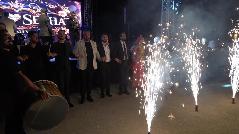 Yarım tondan fazla et tüketildi 20 milyon TL ve kilolarca altın takıldı: Sonsuz teşekkürler