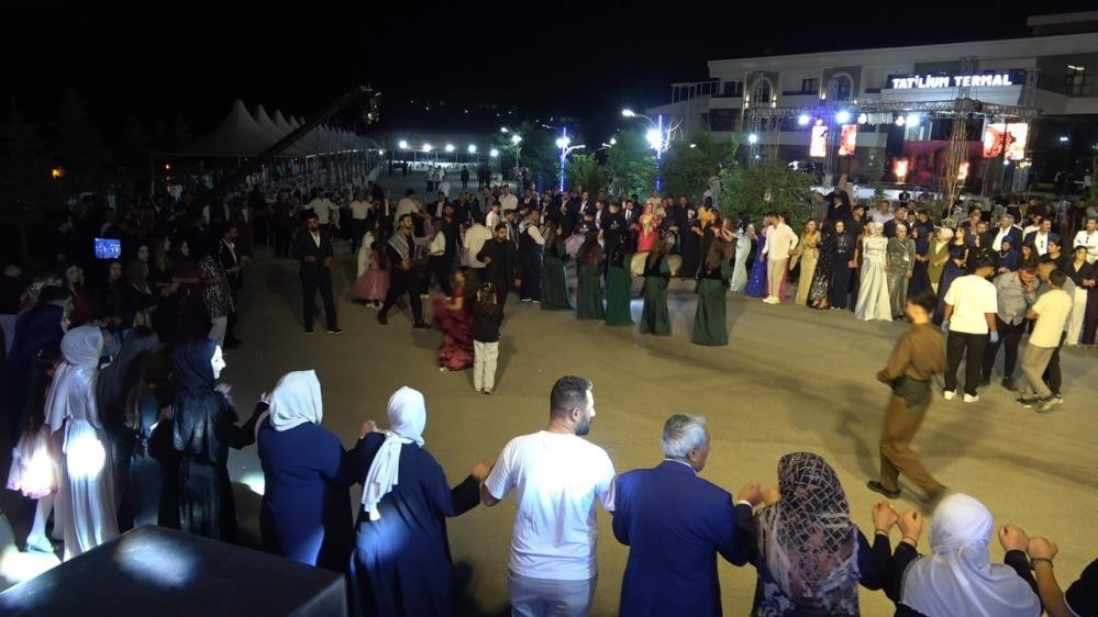 Yarım tondan fazla et tüketildi 20 milyon TL ve kilolarca altın takıldı: Sonsuz teşekkürler