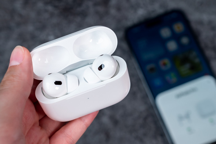 Kameralı AirPods sürprizi