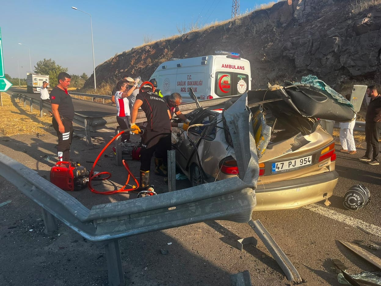 Şanlıurfa'da feci kaza! Takla atan otomobil, çelik bariyerlere çarptı: 1 ölü, 1 ağır yaralı