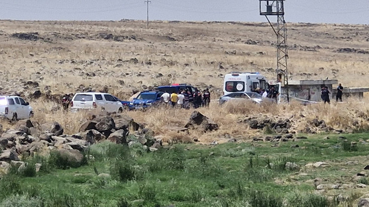 Diyarbakır'da arazide kadın cesedi bulundu: Olayla ilgili 2 kişi gözaltında